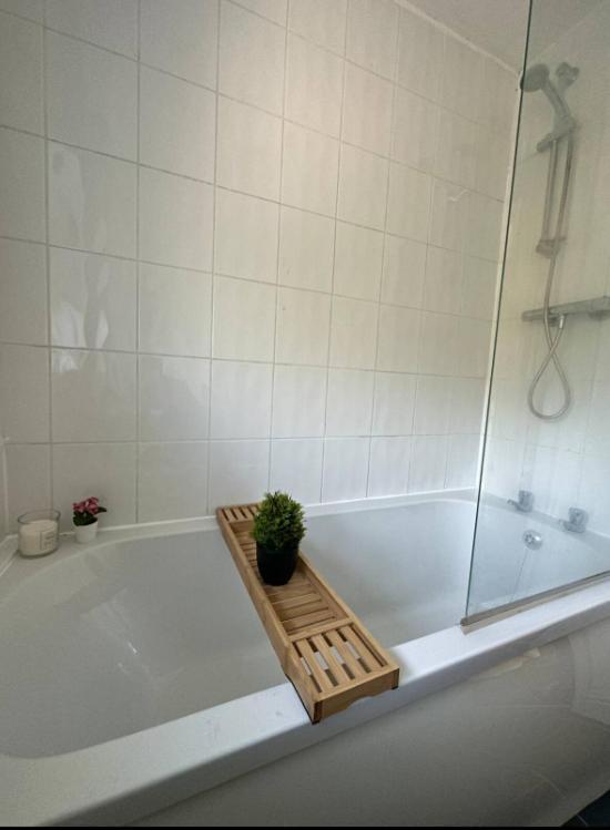 Comfy 1 Bedroom Apartment - Sleeps 2 With Free Parking! St Helens  Exteriör bild